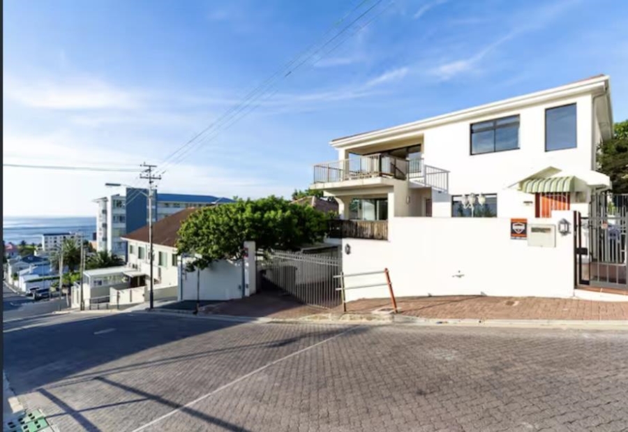 To Let 3 Bedroom Property for Rent in Sea Point Western Cape